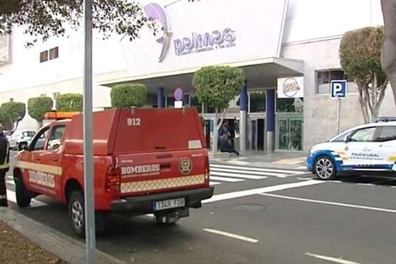 Arde una tienda de animales en el Centro Comercial 7 Palmas (Foto TA)